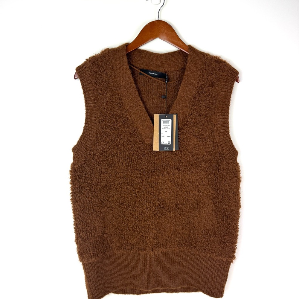 Vero Moda Women’s oversized V-Neck Brown Sweater Vest